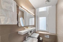 Guest room bath