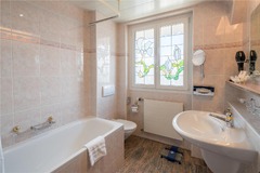 Guest room bath