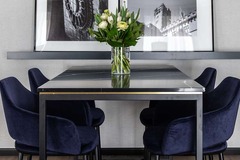 Suite dining table
