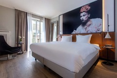 Suite bedroom