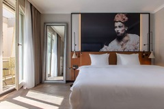 Suite bedroom