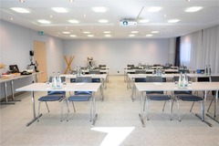 Meeting Room V, Classroom seating