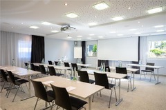 Meeting Room V, Classroom seating