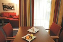 Junior Suite table