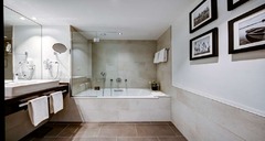 Guest room bath