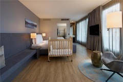 Premium Room with Bath Tub and Crib