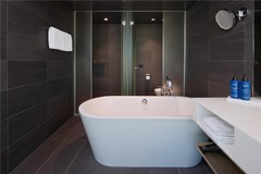 Premium Room Bath with Bath Tub