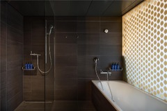 Suite Bathroom