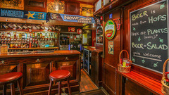 Mr. Pickwick Pub Luzern – Bar with beer on taps