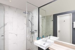Guest Room bathroom
