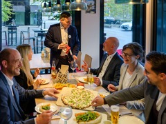 A-la-Carte-Menü am Abend im DELI Restaurant & Bar im Mercure Zürich City