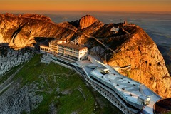 Hotel Pilatus-Kulm bei Sonnenaufgang im Sommer