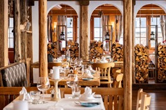 Restaurant Arvenstube, alpine chic, local food, meat, vegetarian