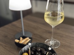 Mediterraner Aperitivo in elegantem Ambiente.