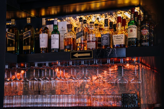 Cue Café Restaurant & Lounge Bar