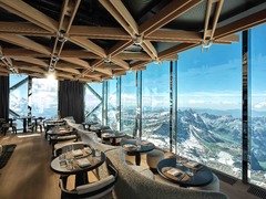 Alpine Lounge